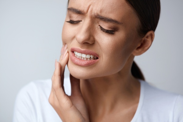 My Tooth Hurts When I Bite Down What Should I Do Hemet Dental 