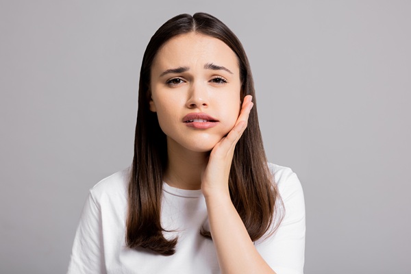 Emergency Dentist Care: What To Do When Dental Pain Strikes